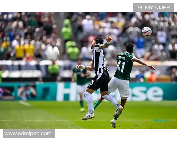 亚松森国民迎战迪尔芬展开激烈对决双方球队全力争胜展现足球魅力与激情